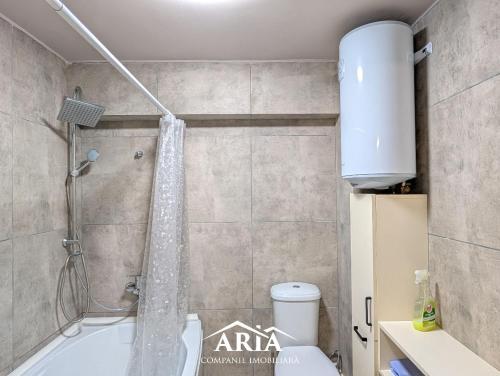 a bathroom with a shower with a toilet and a tub at Fine Boutique Apartment in Chişinău