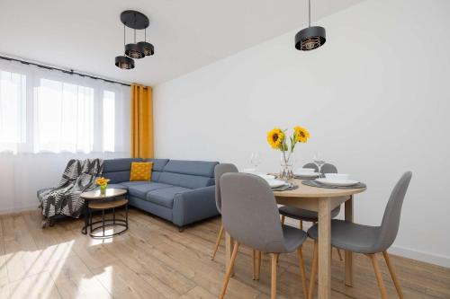 Cozy Air-Conditioned Apartment in Warsaw by Noclegi Renters