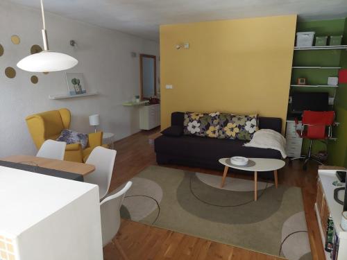 Apartment Issa -1min from the beach,free parking