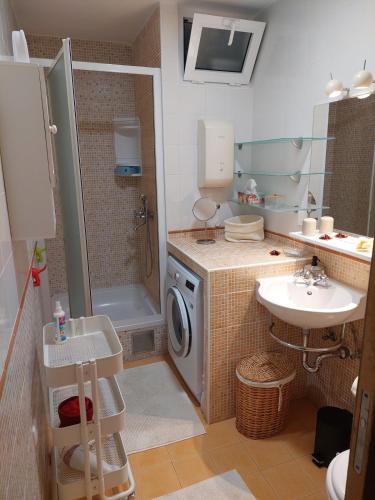 Apartment Issa -1min from the beach,free parking