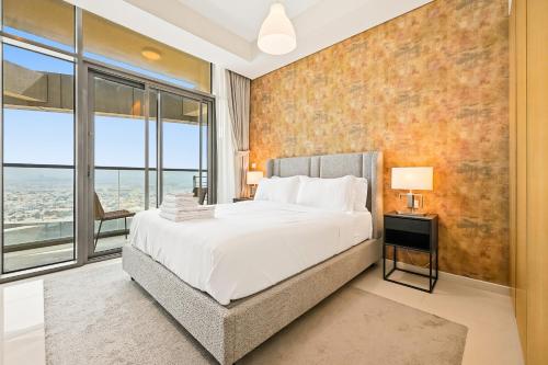 Aykon City Studio, High-Floor Canal View, Pool and Gym, Business Bay