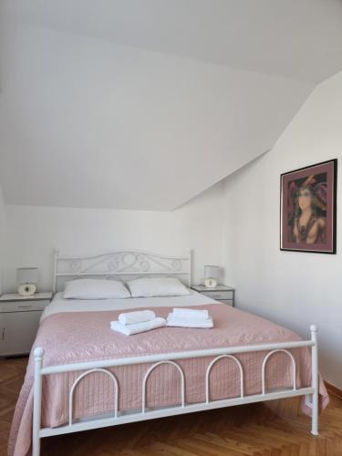 a bedroom with a bed with two towels on it at Sunčani Breg Apartments Vrdnik in Vrdnik