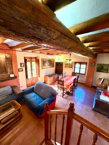 a living room with a couch and a table at Cal Isabel in Pobla de Montornés