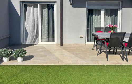 Beautiful Home In Porec With Wifi