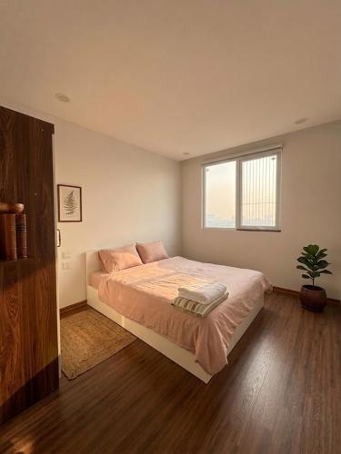a bedroom with a large bed with a window at VEC Homes - Triển lãm VEC Đông Anh - 2 Phòng ngủ view sông Hồng in Dong Anh
