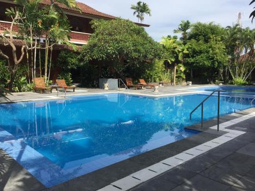 Бассейн в Bumi Ayu Bungalow Sanur или поблизости