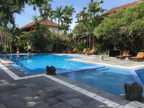 Бассейн в Bumi Ayu Bungalow Sanur или поблизости