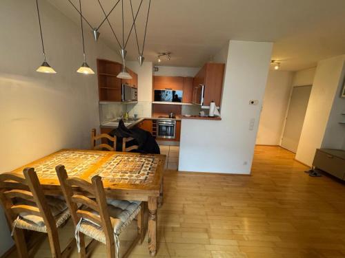 Central 3 Bed-Room Apartment with a terrace in Neubaugasse-Lindengasse 1070