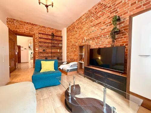 Daszyńskiego Spacious Apartment by BookingHost