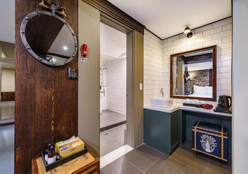 a bathroom with a sink and a mirror at Browndot Hotel Daegu Exco branch in Daegu