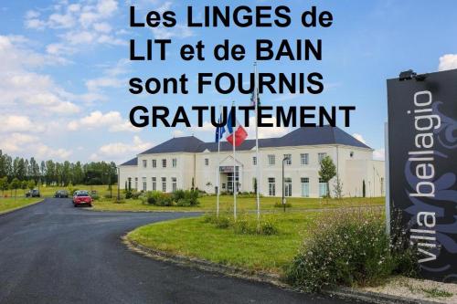 a building with the words les lines do litet de bain son courmis at Résidence Villa Bellagio Amboise by Popinns in Amboise