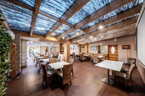 Wellness Hotel Kager Harkány — Property building