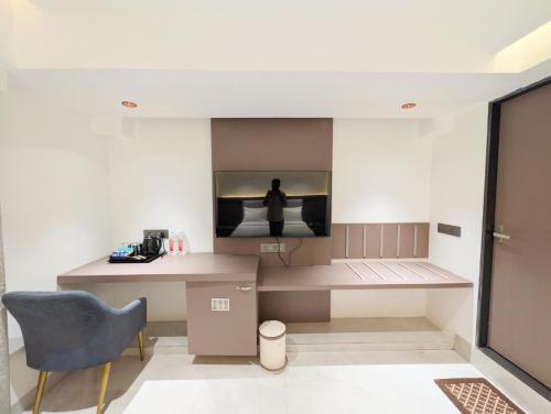 a small room with a desk and a chair at Hotel Solaris in Indore
