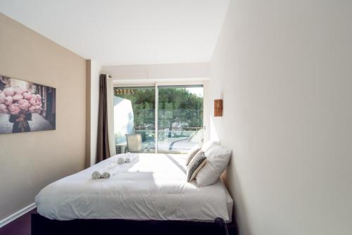 Chateau de la Mer - Appartement 2 Chambres avec Terrasse, Climatisation, Parking Prive Securise - A 100m des plages