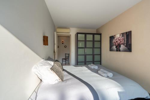 Chateau de la Mer - Appartement 2 Chambres avec Terrasse, Climatisation, Parking Prive Securise - A 100m des plages