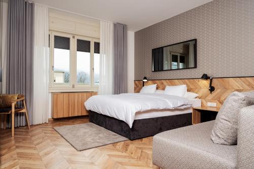 Urban Boutique Hotel Center — Photo of the whole room