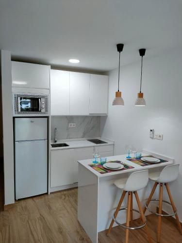 Luxury Apartment in Puerto Banus Free Parking, 100m to Beach & Marina