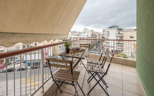 A Place 4U Spacious 2 BR Apt with Acropolis View