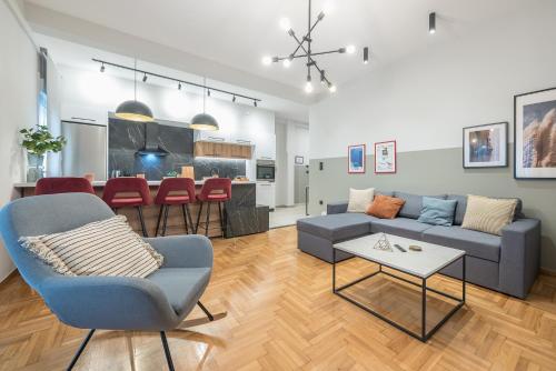 A Place 4U Spacious 2 BR Apt with Acropolis View