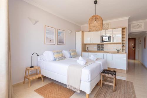 Las Palmeras - Beachfront Studio with Balcony in Central Fuengirola