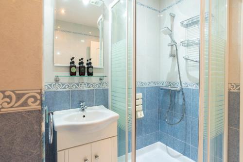 Las Palmeras - Beachfront Studio with Balcony in Central Fuengirola