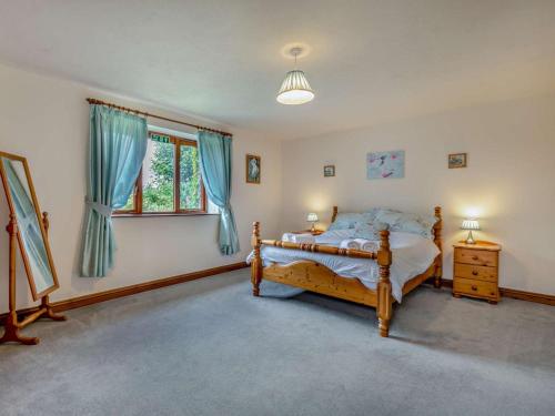 a bedroom with a bed and a window at 3 Bed in Holsworthy oc-tcsheph in Merryfield