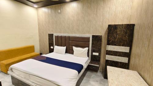 a small bedroom with a bed and a couch at Hotel virat inn in Gwalior