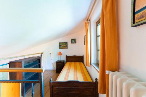 a room with a wooden floor in a house at Agriturismo Bike Hotel Podere Giarlinga in Massa Marittima