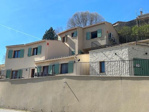 a house on top of a wall at L'échappée du Verdon in Esparron-de-Verdon