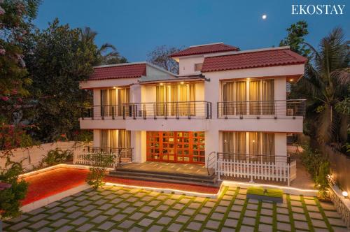 a house with a courtyard in front of it at EKOSTAY Gold - Amara Villa in Alibaug