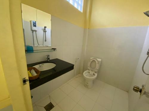a bathroom with a toilet and a sink at Pov Monique 2 in Stœ̆ng Trêng