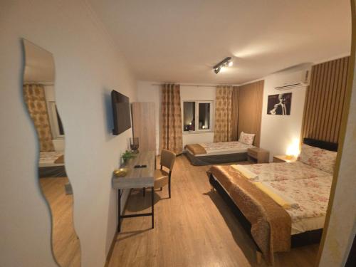 a hotel room with a bed and a desk at River Star in Sîngeorgiu de Pădure