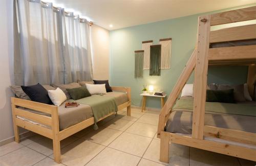 a bedroom with two beds and a bunk bed at Departamento céntrico en Aguascalientes cerca del Templo San Antonio - DS2 in Aguascalientes