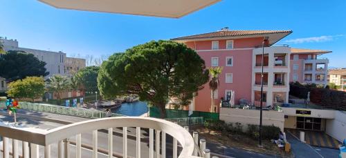Nice appartment wbalcony Port Fréjus