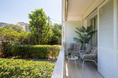 Mēne - Seafront Glyfada Apartment