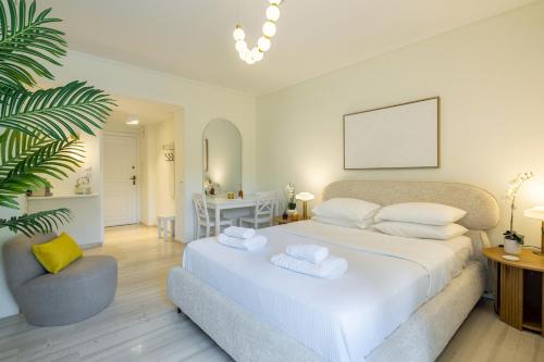 Mēne - Seafront Glyfada Apartment