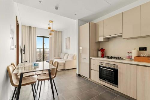 Brand-New 1BR at The Crest with Pool Gym & Parking