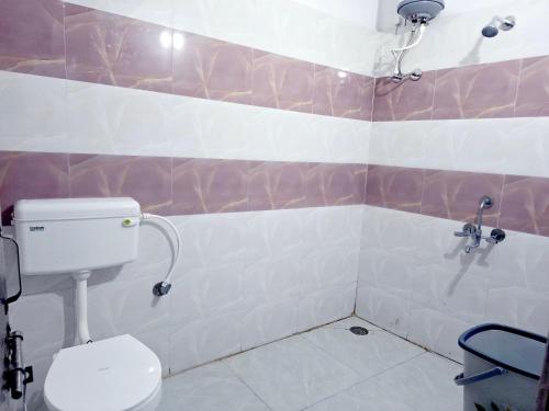 a bathroom with a toilet and a shower at Hotel JK in Hanumāngarh
