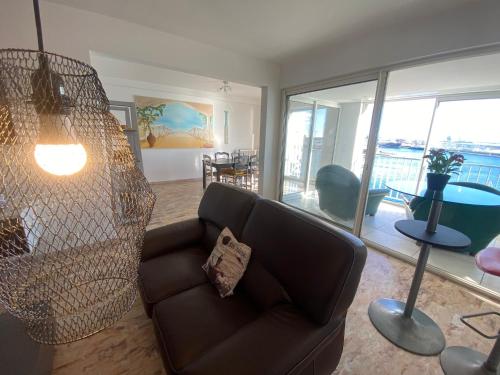 ''Le Lion'' Grand T4 vue sur la mer, clim et parking