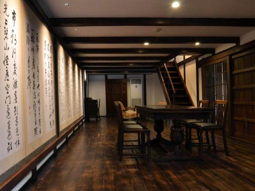 a room with a table and chairs and walls with writing at 別邸 六花 in Hino