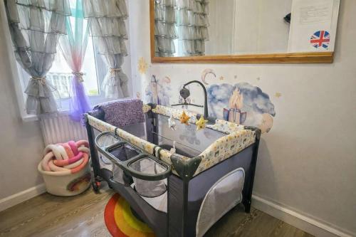 a baby crib with a sink in a room at ApArt 2 Luxury 3BR Apartment Free Parking Sleeps 6 in Bedford