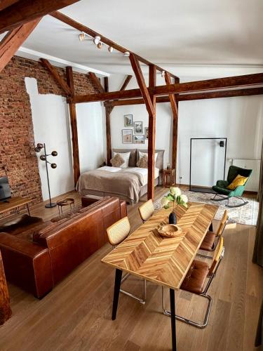 a living room with a couch and a table at Loft in der Innenstadt von Fulda, 60qm, privater Eingang in Fulda