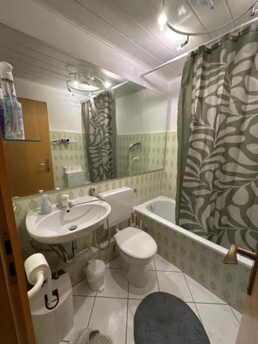 a bathroom with a sink and a toilet and a tub at aba ZARA in Hamburg