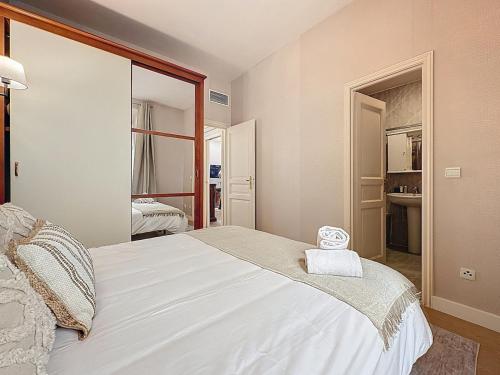 Sea View 2BR 2BA - 4 min Palais - Ideal Cannes Film Festival Stay photo 24