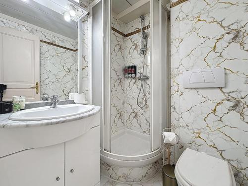 Sea View 2BR 2BA - 4 min Palais - Ideal Cannes Film Festival Stay photo 12