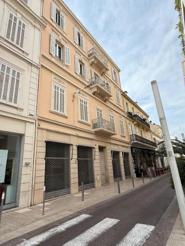 Sea View 2BR 2BA - 4 min Palais - Ideal Cannes Film Festival Stay photo 19