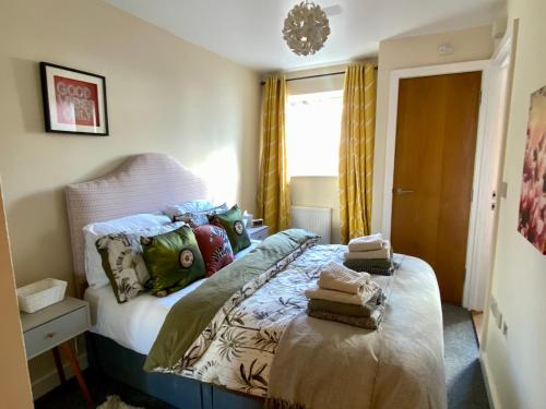 a bedroom with a bed with towels on it at Central Southsea Duplex Apartment 2BR Parking Dogs in Portsmouth