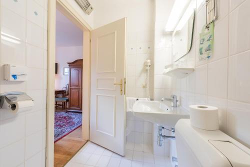Gallery image of Hotel Gasthof Bräuwirth in Bergheim