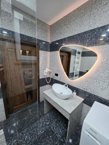 a bathroom with a sink and a mirror at Vila Mery in Moisei