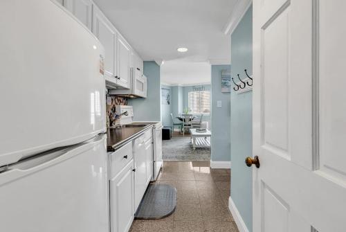 Ocean View 1BR King Suite wBalcony on the Beach photo 45